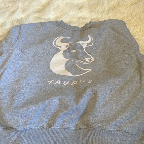 Good American Zodiac Taurus Boyfriend Sweatshirt Size XL - Picture 5 of 8
